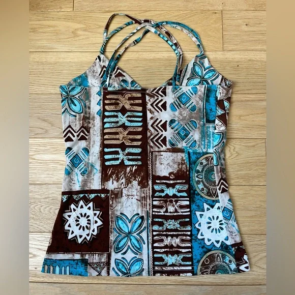 Cute and colorful top. - Picture 2 of 2